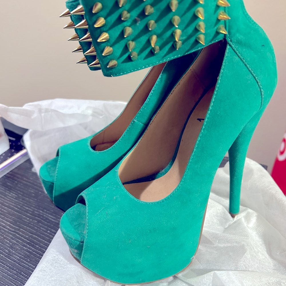 Luichiny Green Spike Heels